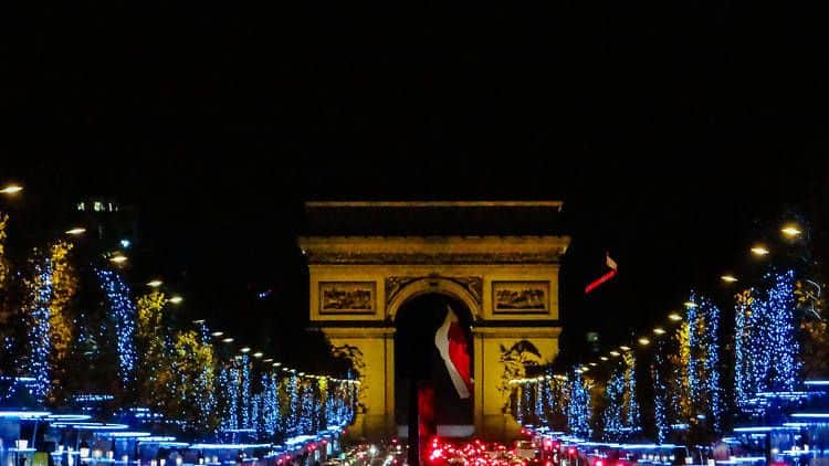 파리 샹제리제의 크리스마스 조명 장식
