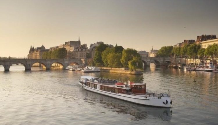 Luxe dinercruise door Yachts de Paris