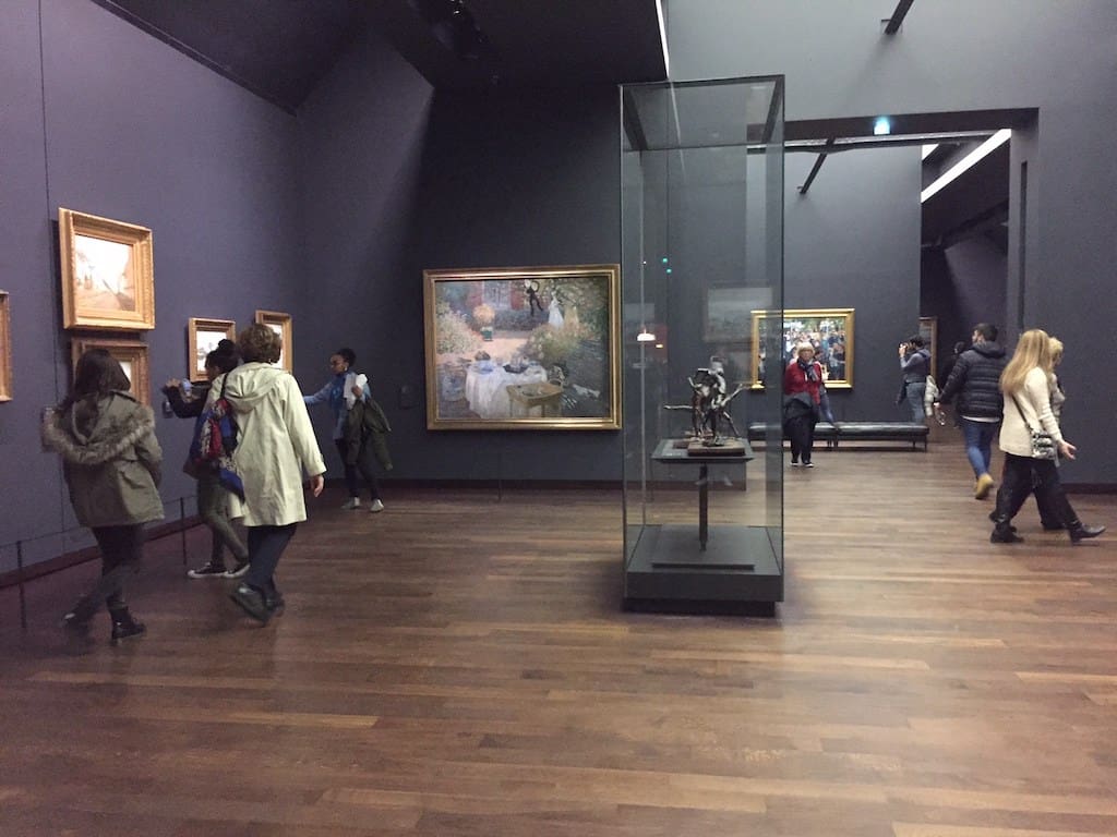 Visitantes en el Museo de Orsay en París
