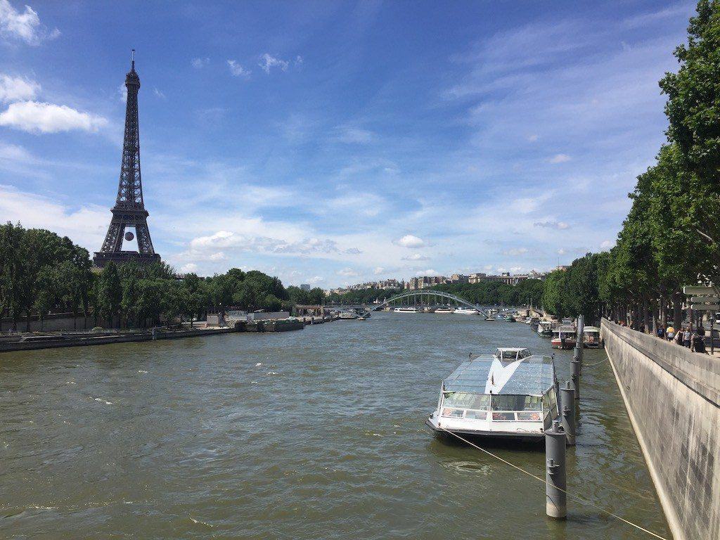 Bateau-Mouche y la Torre Eiffel