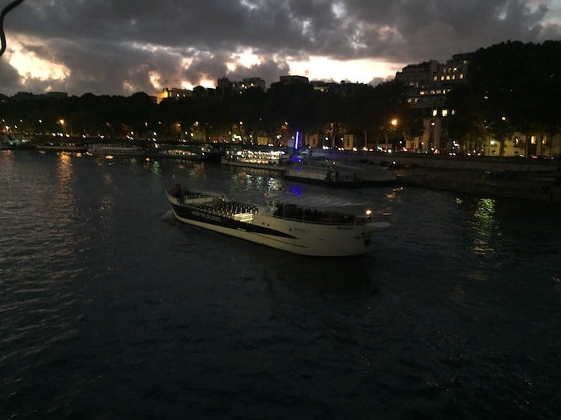 Vedettes de Paris boat tour at night