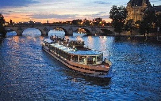 Cena crucero barato en el Paris en Scène en París