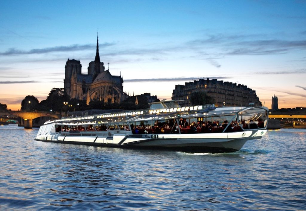 Bateaux Mouches dinner Cruise