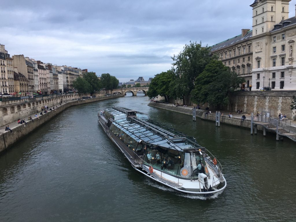Paseo en barco en París  de Bateaux Parisiens