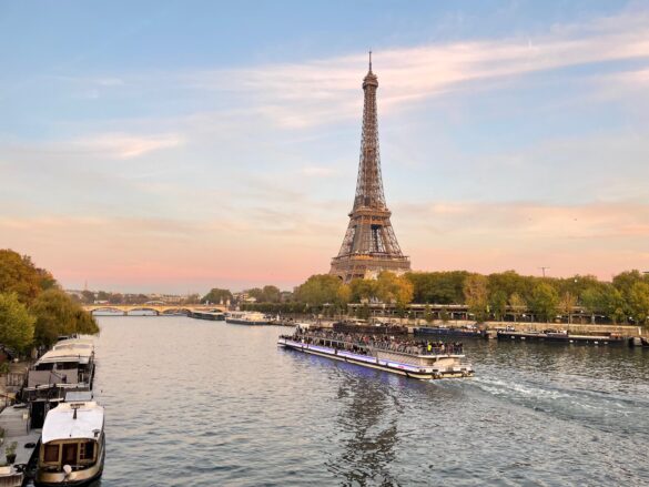 Bateaux Mouches ab Eiffelturm