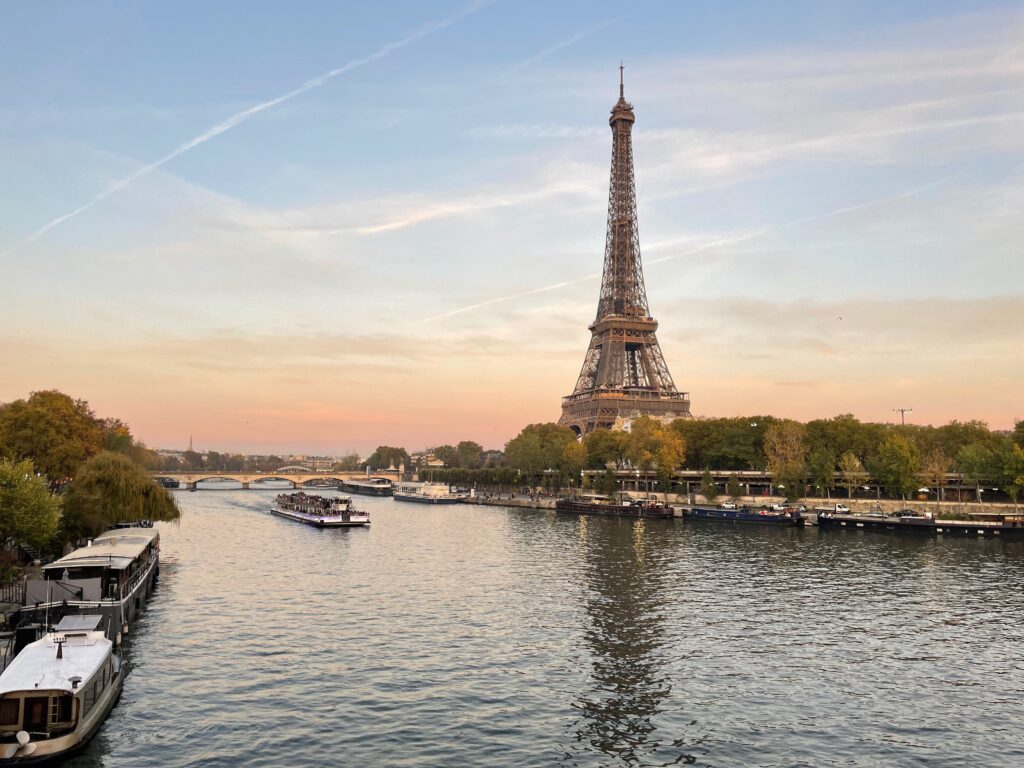 Paseo turístico en París de  los Bateaux-Mouches 