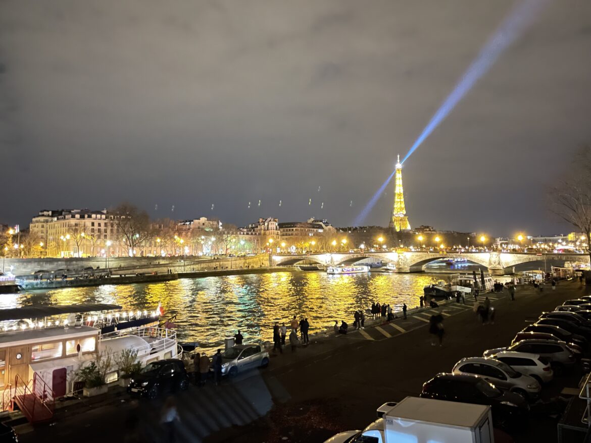 NYE dinner cruises on 2023 in Paris